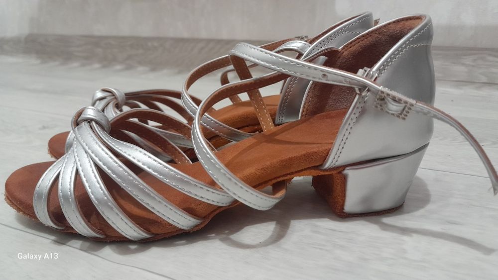 Танцювальні туфлі стандарт для дівчинки