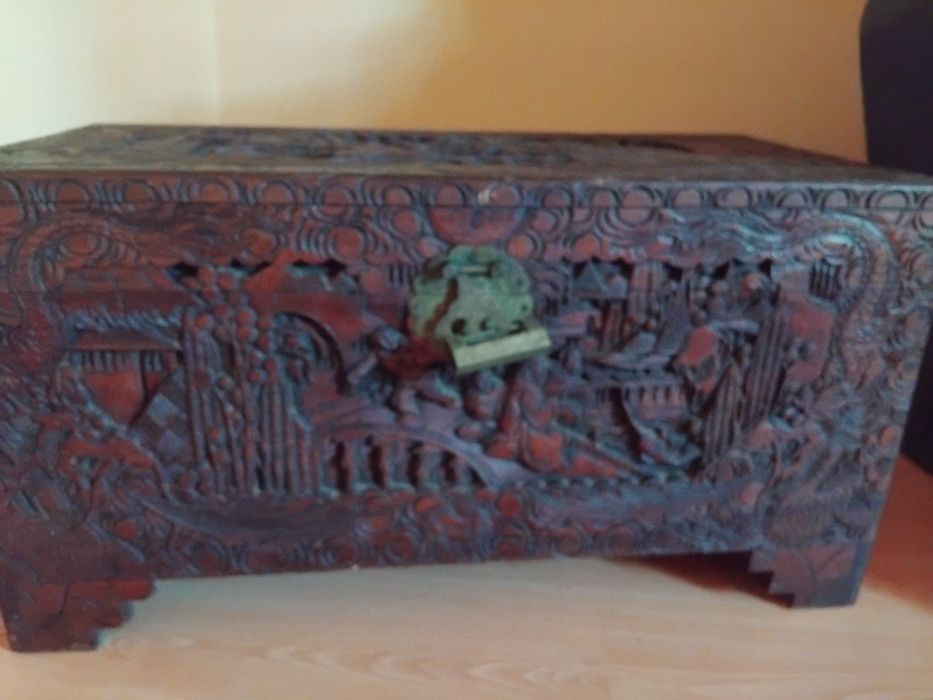 Arca chinesa de canfora antiga