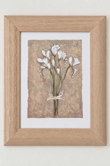 Conjunto de 3 quadros florais com moldura clara