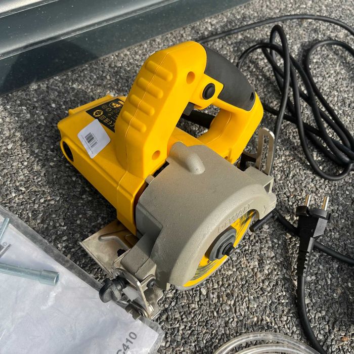 Przecinarka do glazury na mokro DeWalt DWC410