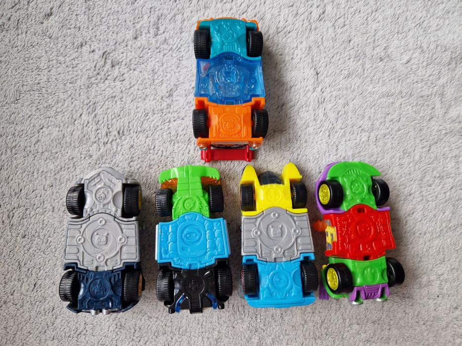 Zestaw 5 samochodzików T-RACES
