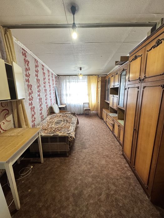 Продаж кімнати в гуртожитку по вул. Шолом Алейхема / Центр