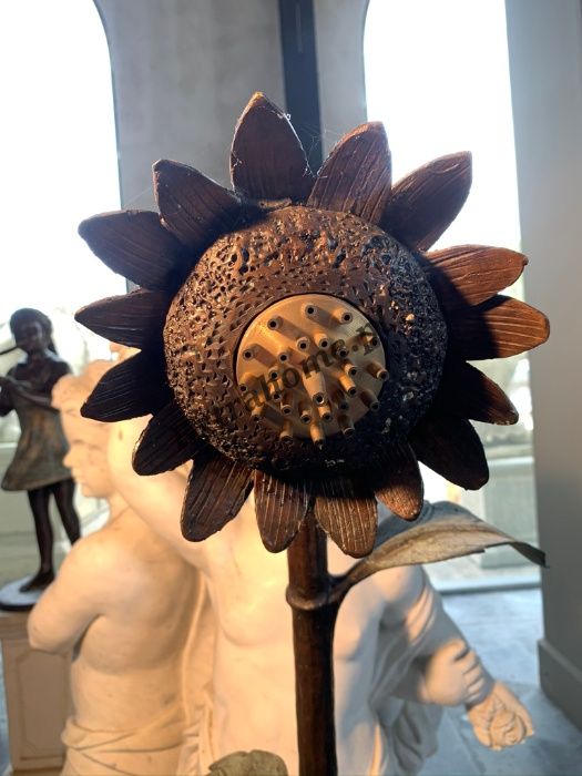 Fontanna z brązu Dziewczynka ze słonecznikami h145cm