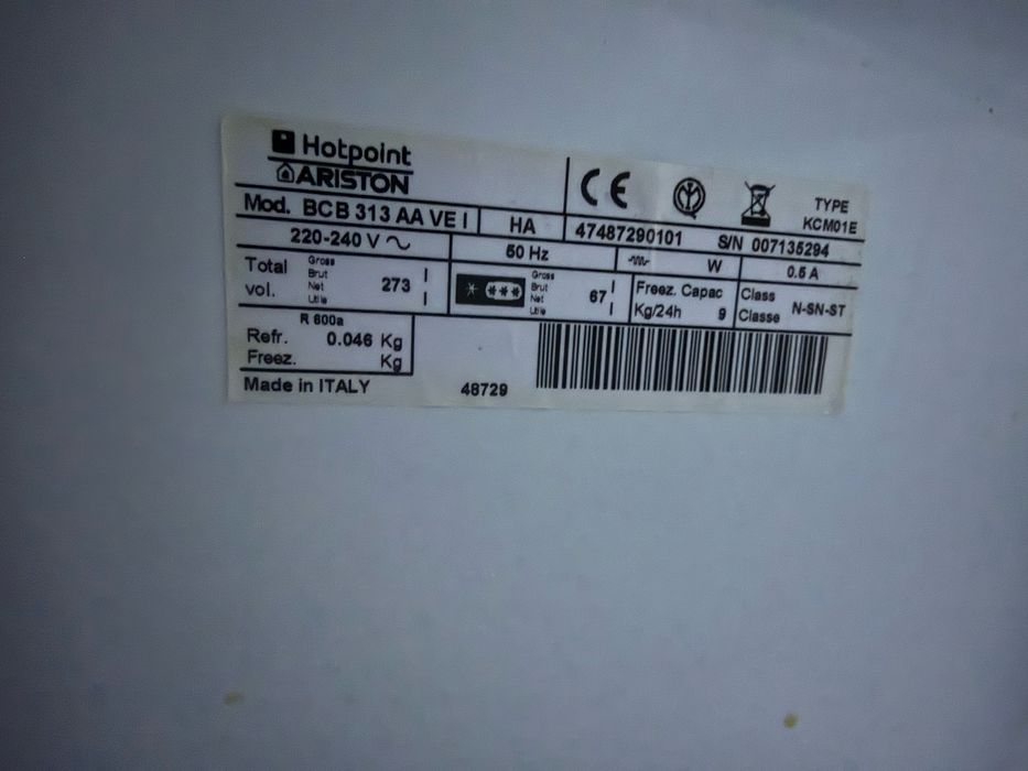 Frigorifico encastre hotpoint ariston com cerca de 8 anos de utilizaca