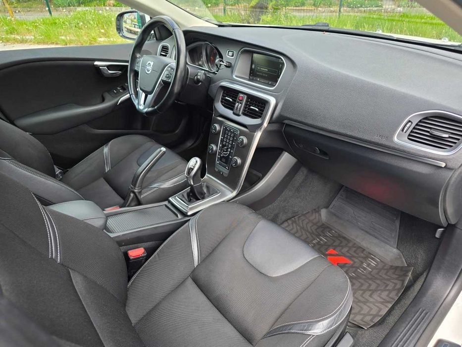 Продам  Volvo V40 2013. Можна в розстрочку, під викуп.