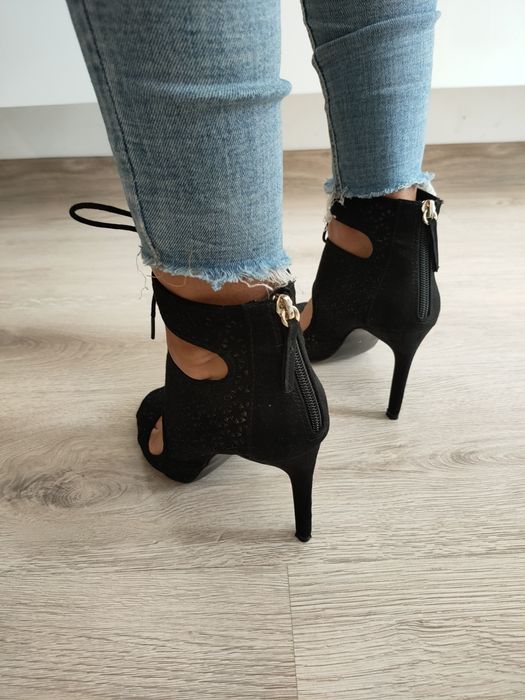 Sandałki Stradivarius wysokie rozmiar 38