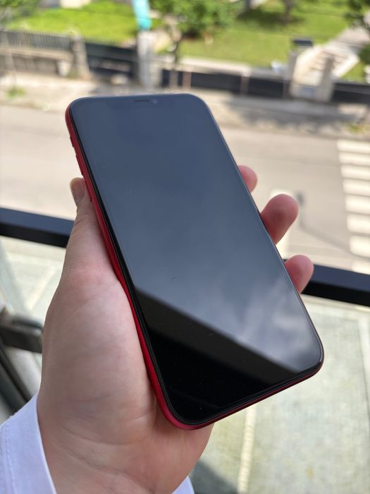 iPhone 11 Red 64GB — bateria 77% — bom estado