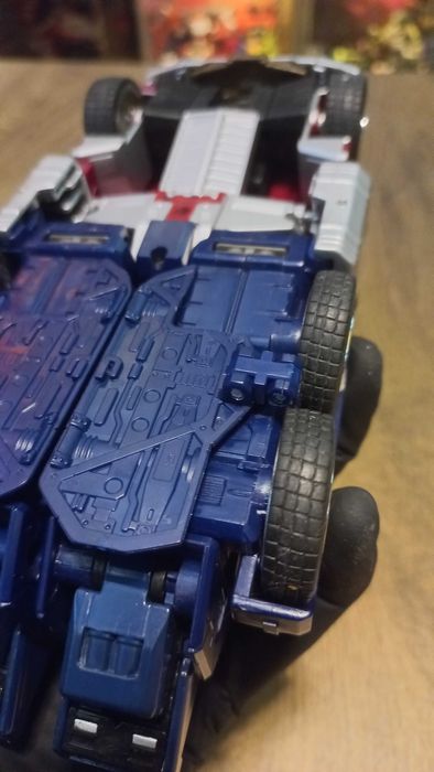 Transformers Custom MP-10 Optimus Prime (z autografem Jona Baileya)