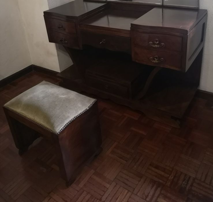 Toucador em ótimo estado e muito bem preservado!