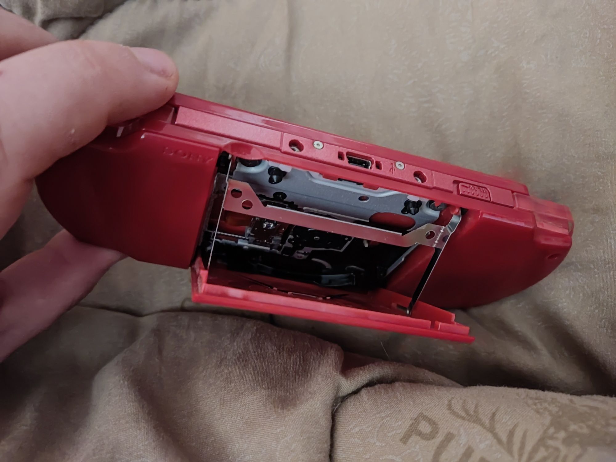 Psp 2000 red version: 2 700 грн. - Приставки Чернігів на Olx