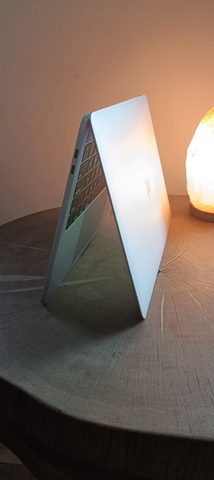 MacBook pro 13 M1 16gb ram  2022