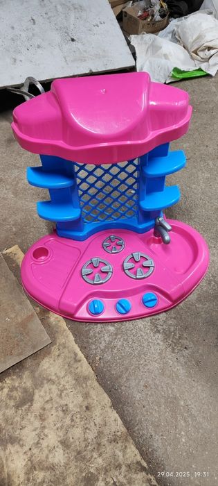 Дитяча кухня з посудом