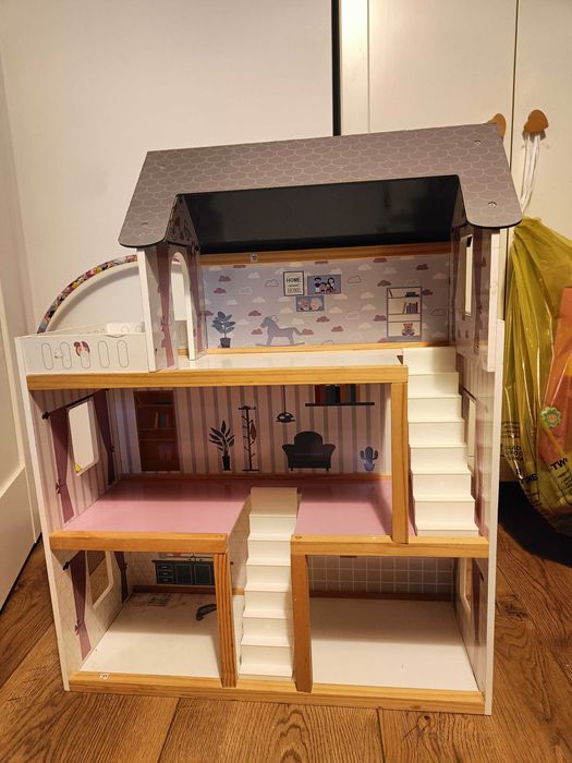 Sprzedam duży domek dla lalek