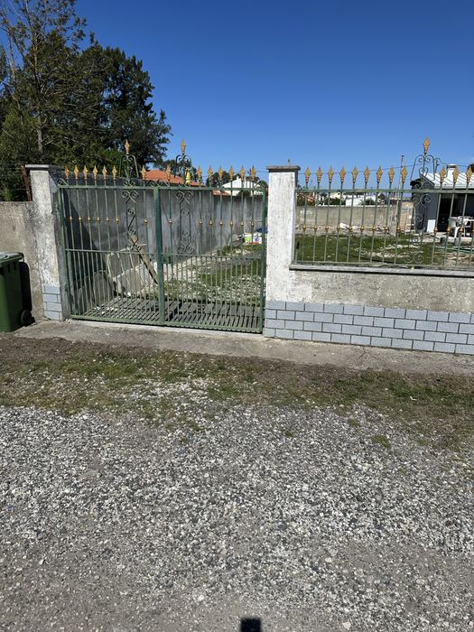Alugo metade de Terreno