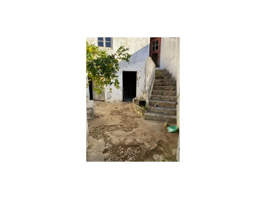 Moradia T2+3 na Vila de Redondo