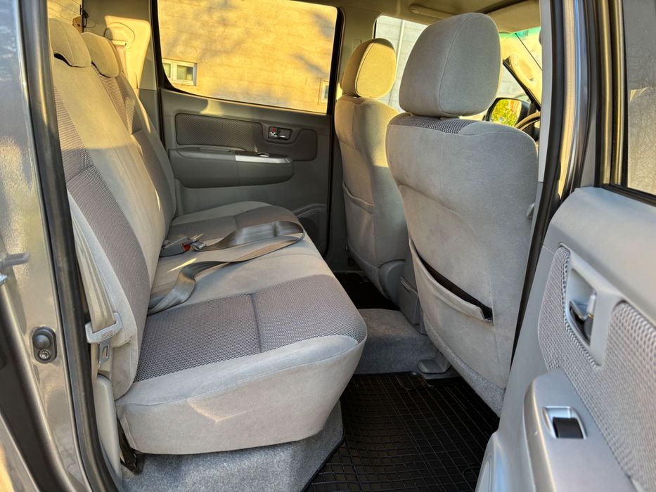 Toyota Hilux 4WD 5 lugares - 2011
