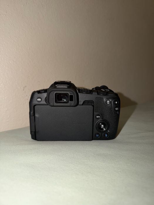 Máquina Fotográfica Mirrorless Canon EOS R8