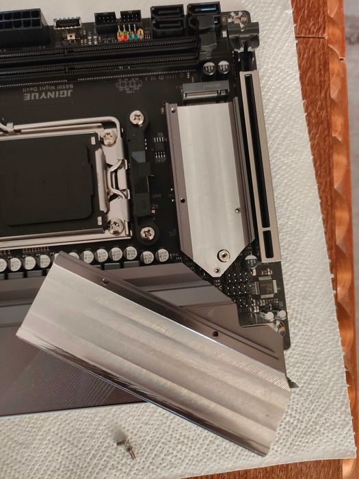 Jginyue B650i Night Devil AM5, Mini-ITX