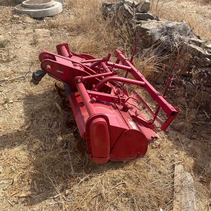 Trator Mitsubishi MT16 4x4 com alfaias