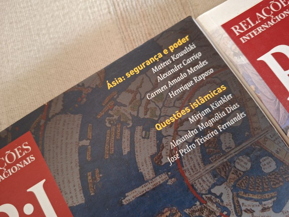 Duas revistas RI Relações Internacionais por 3 euros