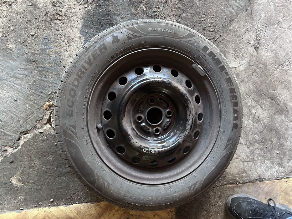 Koła na felgach stalowych o rozstawie 4*100 , 15 cali