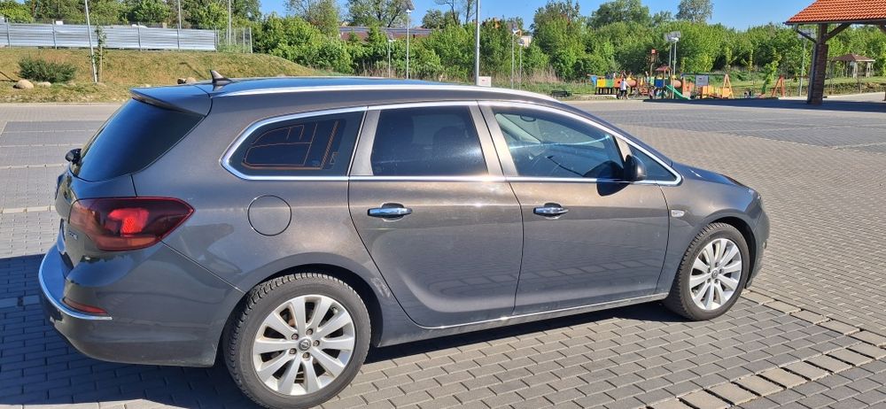 Opel Astra J Combi
