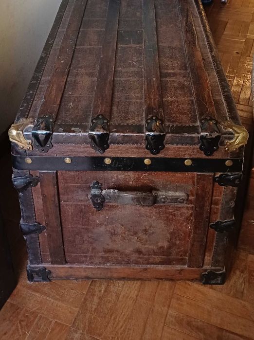 Baú de madeira antigo