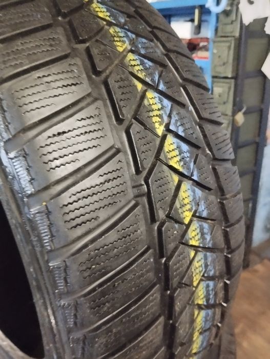 Одна зимова шина Dunlop 235/55/17