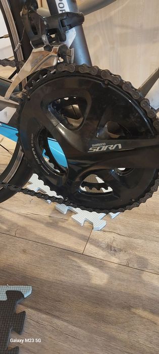 Sprzedam rower szosowy Kross Vento 3.0. Sprzedam wraz z trenażerem.