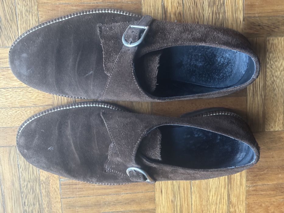 Sapatos camurça castanhos com fivela n. 40