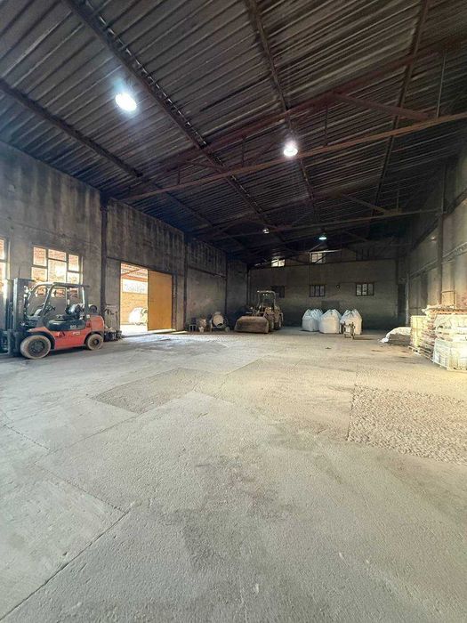 Комерційне приміщення 1600 м