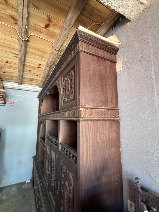 Móvel de sala em madeira de mogno
