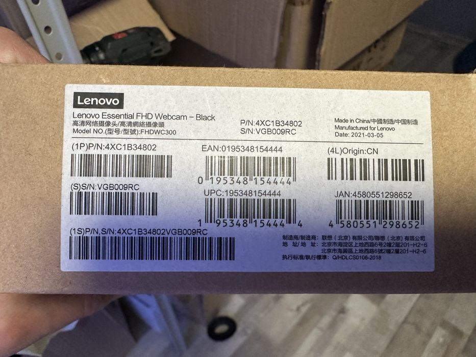 Веб камера Lenovo Essential FHD Webcam Black FHDWC300