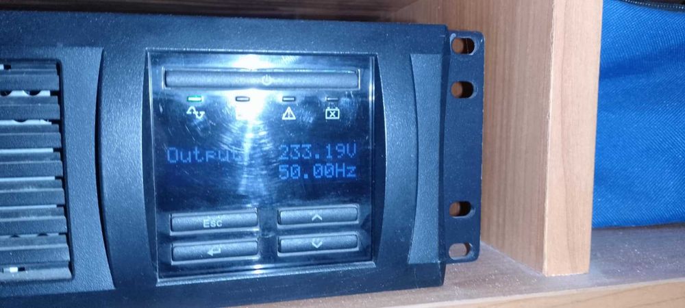 zasilacz UPS APC SMT1500RMI2U.