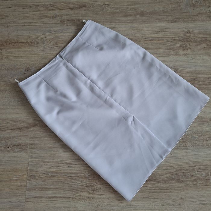 Biała ołówkowa elegancka spódnica 44