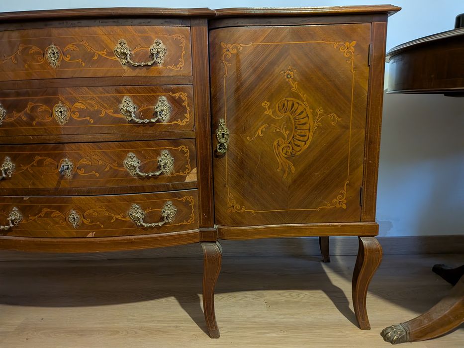 Aparador antigo em boas condições