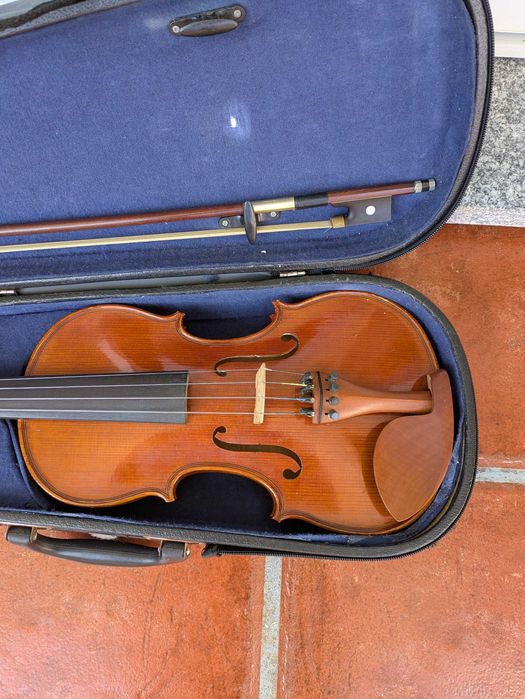 Violino três quartos