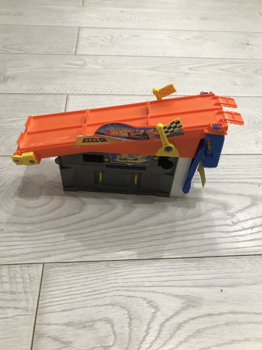 Hotwheels Майстерня+ машинка