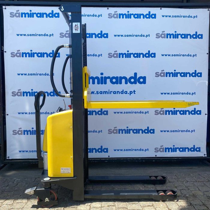 Stacker com Elevação Elétrica