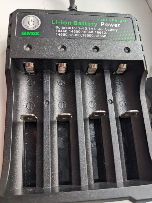 Зарядний пристрій з USB