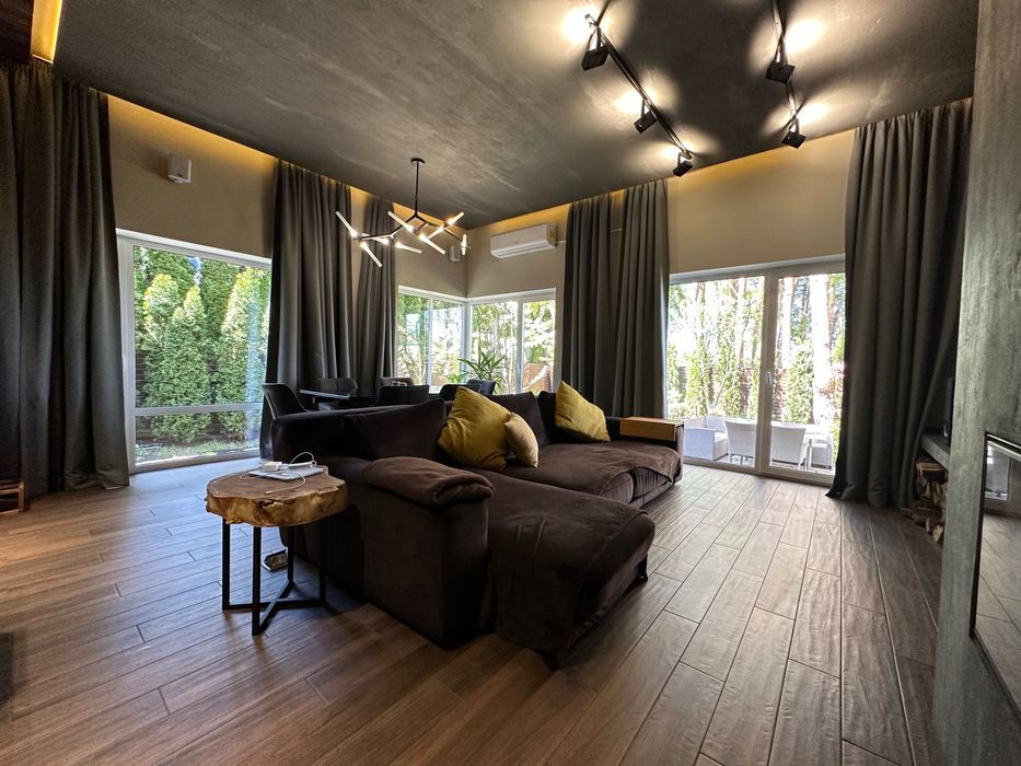 Будинок у найкращій локації Бучі, ділянка 8,5 соток