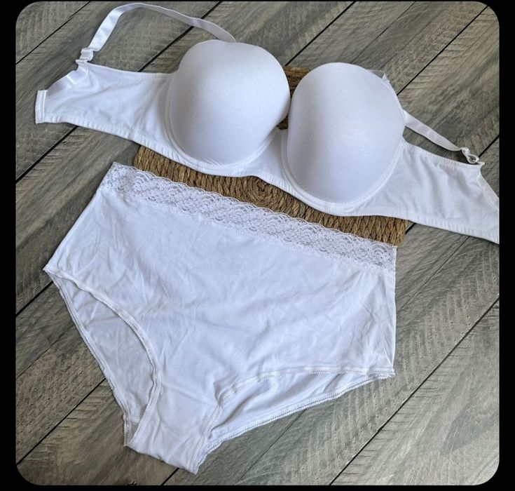 Лифчик,бюст, бюстгальтер.