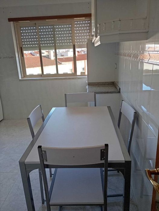 Tenho quarto pra alugar em carregado