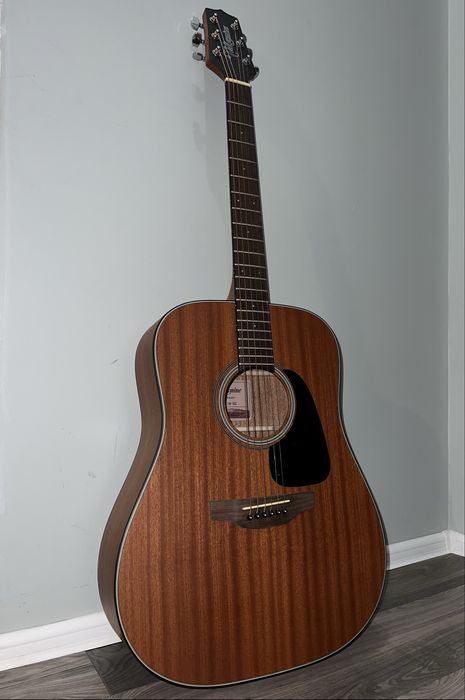 Sprzedam raz uzywana gitare akustyczną firmy TEKAMINE plus pokrowiec