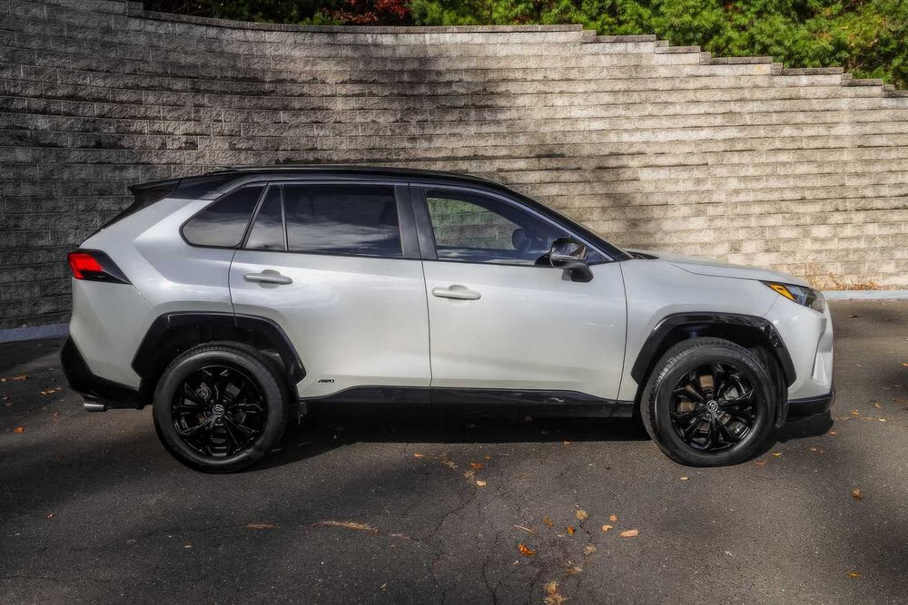 Toyota RAV4      2022