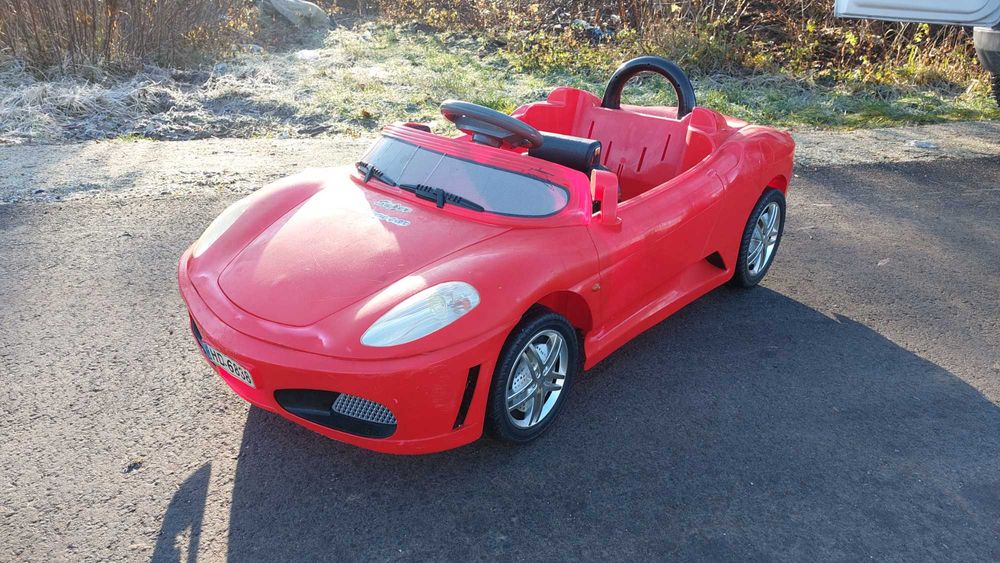 Duże auto Ferrari kabriolet dla dziecka