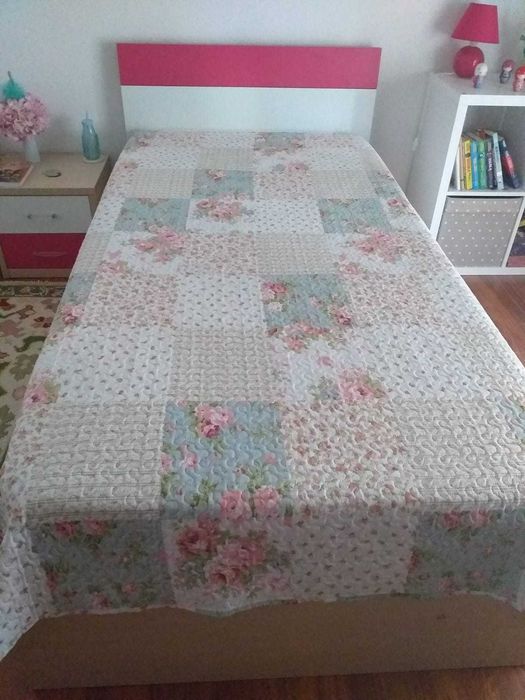 Cama de solteiro com gaveta