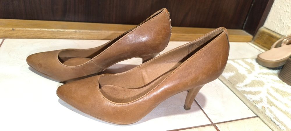 Szpilki czółenka Aldo r. 37 skórzane brązowe z nitami