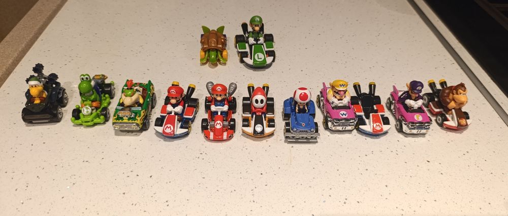 Zestaw autek Hot Wheels Mario Kart (12 sztuk) + Toad gratis