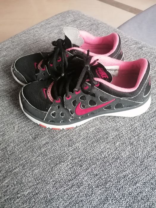 Ténis Nike preto/rosa